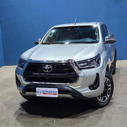 TOYOTA HILUX 2.8 D-4D TURBO DIESEL CD SRX 4X4 AUTOMÁTICO TOYOTA HILUX 2.8 D-4D TURBO DIESEL CD SRX 4X4 AUTOMÁTICO